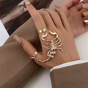 Cadena <span class=keywords><strong>de</strong></span> mano <span class=keywords><strong>de</strong></span> escorpión con diamantes <span class=keywords><strong>de</strong></span> imitación y anillo <span class=keywords><strong>de</strong></span> dedo, pulsera <span class=keywords><strong>de</strong></span> esclavo gótica punk, joyería <span class=keywords><strong>de</strong></span> mano unisex <span class=keywords><strong>de</strong></span> moda - Product Image 4