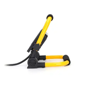 Foco LED portátil de 10W, 920lm, 6500K, IP65, ideal para iluminación exterior y tareas al aire libre. - Product Image 2