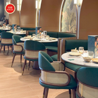 Mobilier de restaurant commercial, canapé en cuir vert, table avec plateau en marbre, chaises de café en bois, design moderne