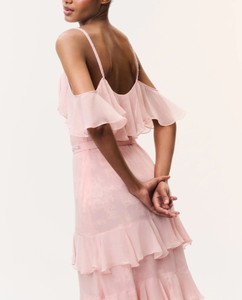 Vestido largo de mujer con hombros descubiertos, volantes escalonados, jacquard floral, de gasa, con tirantes finos, fluido, para invitadas de boda - Product Image 6