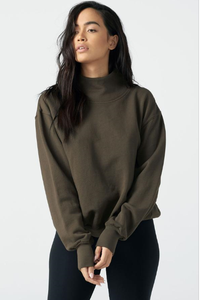 Sweat-shirt à col roulé pour femme, coupe oversize, col ouvert fendu, personnalisable, de qualité supérieure, poids moyen - Product Image 5