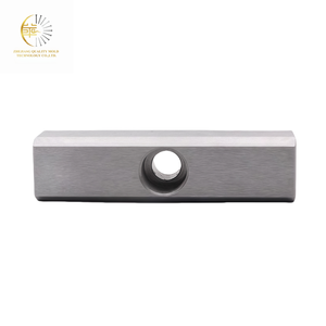 Pièces de moule d'estampage de précision Clés plates de positionnement LK avec trou Pièces de matrice d'estampage pour diverses clés de réglage de spécification - Product Image 4