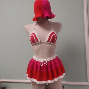 فستان شاطئ جديد مصنوع يدويًا من الكروشيه، 100% قطن صديق للبيئة، بتصميم رقبة على شكل V، مناسب للحفلات الشاطئية، مع شعار أمامي وتصميم أنيق للخصر - Product Image 2