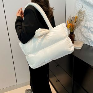 Bolsos Tote Acolchados de Gran Capacidad con Logotipo Personalizado, 10 Colores Disponibles, Bolso de Mano Acolchado para Mujer - Product Image 4