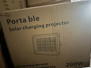ไฟสปอร์ตไลท์ LED อลูมิเนียมสำหรับภายนอกอาคาร YIHAN 150W พร้อมรีโมทคอนโทรล ประสิทธิภาพสูง IP65 มุมลำแสง 120 องศา ปรับความสว่างได้ แสงสีขาวกลาง 4100K - Product Image 6