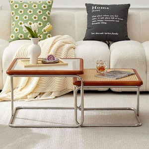 Mid-Century-Beistelltisch-Set aus 2 Teilen mit Chromrohrrahmen, geflochtenem Rattan und Glasplatten, Beistelltische für das Wohnzimmer - Product Image 1