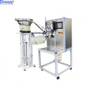 Máquina automática de llenado y envasado de líquidos con dispensador, para bolsas con boquilla, bolsas verticales con succión, leche, zumo, bebidas, con clasificación de tapas y tapado de rosca - Product Image 4