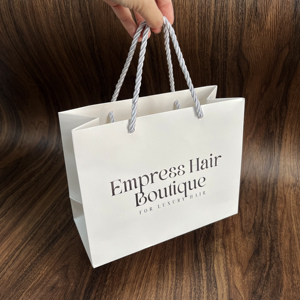 Bolsa de regalo de papel blanco de lujo con asa plateada retorcida, logotipo personalizado, bolsa de compras para peluquería, bolsa de transporte para negocios de pelucas - Product Image 1