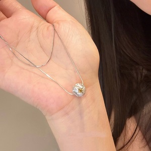 Collier en argent pur S925, petite fleur dorée, exquis, esthétique orientale haut de gamme, nouveau style chinois, collier brossé - Product Image 4