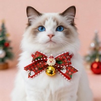 Collier de Noël ajustable en polyester pour animaux de compagnie, motif dessin animé, avec nœud papillon rouge et clochette, accessoire décoratif mignon pour chats et chiens - Vente en gros