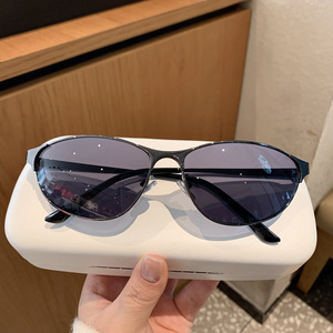 Punk Y2K Style Design Metal Fashion Oversized <b>Sunglasses</b> for Travel Cycling Driving UV protection Men's and Women's <b>Sunglasses</b> - Product Image 3