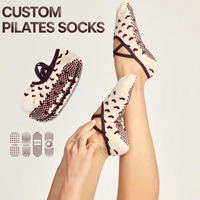 Chaussettes de yoga à motif cœur avec sangle élastique croisée, logo personnalisé, emballage couleur personnalisé, chaussettes de Pilates sur mesure