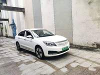 Dongfeng Aeolus E70 Berline Électrique 4 Portes 5 Places Véhicule à Énergie Nouvelle avec Autonomie de 401-500 km Batterie de 50,23 kWh En Stock