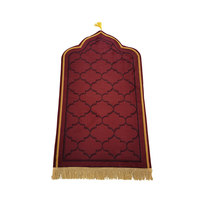 Tapis de mosquée à usage décoratif en gros dans un tapis de prière musulman personnalisé