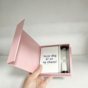 Cartes d'affirmations positives suédoises personnalisées imprimées avec minuteur en forme de sablier, coffret rose de luxe, ensemble cadeau inspirant pour le bureau - Product Image 1