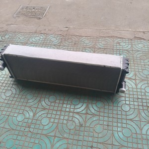 Radiateur de réservoir d'eau Hyundai 11QB-45020 pour excavatrice 480-9 480-9S 520-9S, pièce de rechange - Product Image 1