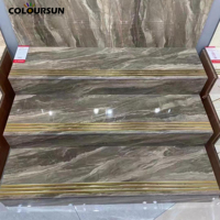 Carrelage de marche en marbre rond doré, carrelage de marche en porcelaine brillant avec fonction antibactérienne et ignifuge pour les intérieurs