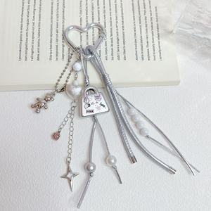 Breloque de sac à main en métal argenté pour téléphone portable, avec sangle en cuir PU et pompon, pour femmes - Product Image 3