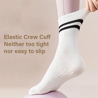 Logo personnalisé Grip Sock Chaussettes Pilates respirantes et antidérapantes Chaussettes pour exercices Pilates à l'intérieur