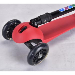 สกู๊ตเตอร์เด็กสามล้อ ปรับความสูงได้ พร้อมไฟ สำหรับเด็กอายุ 1-6 ปี - Product Image 3