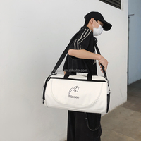 Nouveau design blanc noir en gros mode impression Logo Sport sac de sport femmes hommes étanche voyage sac polochon avec compartiment à chaussures