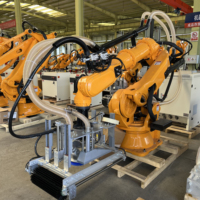 Bras robotisé industriel automatique à 6 axes, robuste et flexible, pour la manutention et la palettisation en usine