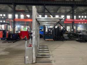 Apilador eléctrico de acero inoxidable 304 1,2 T 1,5 T con uso de patas a horcajadas para elevador de palés de paleta lateral Doble - Product Image 4