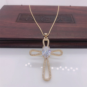 Collar con Colgante de Cruz Religiosa de Oro con Diamantes para Mujer, Joyería de <span class=keywords><strong>Fe</strong></span>, <span class=keywords><strong>Esperanza</strong></span> y Creencia, Collar de Moda con Cruz de Diamantes - Product Image 3