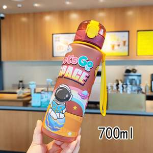 Bouteilles d'eau sportives pour enfants de 700 ml, mignonnes, avec motif d'astronaute spatial, gobelets portables en plastique avec paille, pour boire directement, avantage pour l'école - Product Image 6