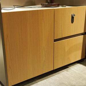 <span class=keywords><strong>Bureau</strong></span> de direction moderne et minimaliste en bois avec tiroirs et pieds métalliques – Mobilier de <span class=keywords><strong>bureau</strong></span> - Product Image 5