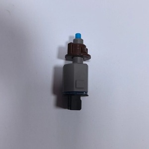 Interruptor de Luz de Freno Toyota 84340-49075 12V para Corolla Levin RAV4, Pieza de Repuesto - Product Image 1