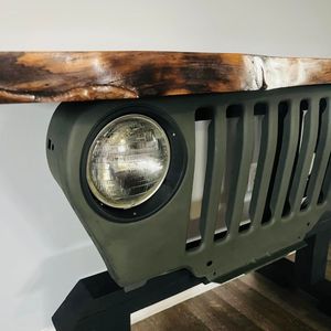 Table console vintage d'inspiration industrielle Jeep avec plateau en bois recyclé, meuble de style automobile pour la maison ou le bureau - Product Image 1
