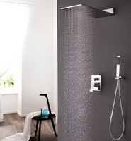Système de douche encastré chromé moderne de luxe avec mitigeur cascade et pluie, tête de douche à jet cascade et douchette à main avec cartouche céramique