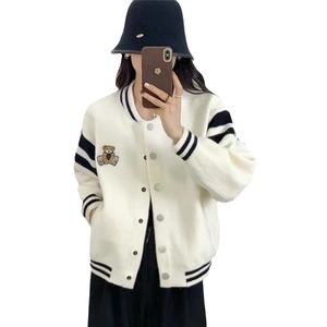 Nouveau automne et hiver Double face laine ours rayé tricoté Cardigan Baseball uniforme <span class=keywords><strong>pull</strong></span> <span class=keywords><strong>veste</strong></span> pour dames - Product Image 1