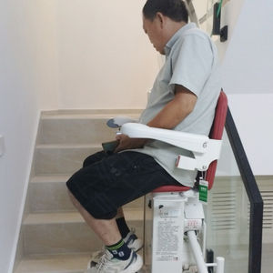 <span class=keywords><strong>Monte</strong></span>-<span class=keywords><strong>escalier</strong></span> électrique en acier robuste pour personnes âgées, accessibilité à domicile, mécanisme de traction, durable et facile à installer - Product Image 3