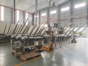 Convoyeur à vis sans fin horizontal pour le transfert de poudre métallique en vrac pour l'industrie automobile avec trémie - Product Image 6