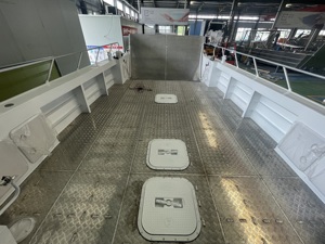 Bateau Poseidon 11m*4m en aluminium avec <span class=keywords><strong>moteur</strong></span> <span class=keywords><strong>hors</strong></span>-<span class=keywords><strong>bord</strong></span>, bateau de débarquement pour équipage de yacht, cabine de pilotage avec <span class=keywords><strong>porte</strong></span> de traversée et rampe de chargement - Product Image 4