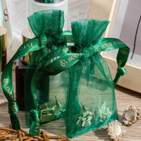 Pochette d'emballage cadeau en maille durable avec cordon de serrage en organza avec logo personnalisé Flexographie Présentation unique pour les occasions de Noël