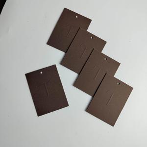 Etiquetas colgantes de papel con textura especial marrón y logotipo en relieve personalizado, etiquetas de lujo para ropa, etiquetas colgantes para prendas de vestir y joyería. - Product Image 3