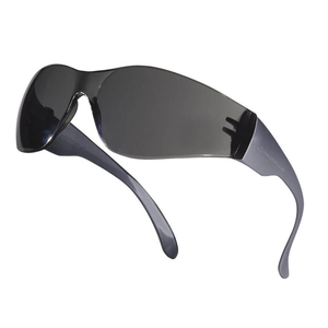 نظارات السلامة دلتا بلس برافا2 مع عدسات بوليباربونات وإطار رمادي، حماية من الأشعة فوق البنفسجية ومقاومة للصدمات - Product Image 1