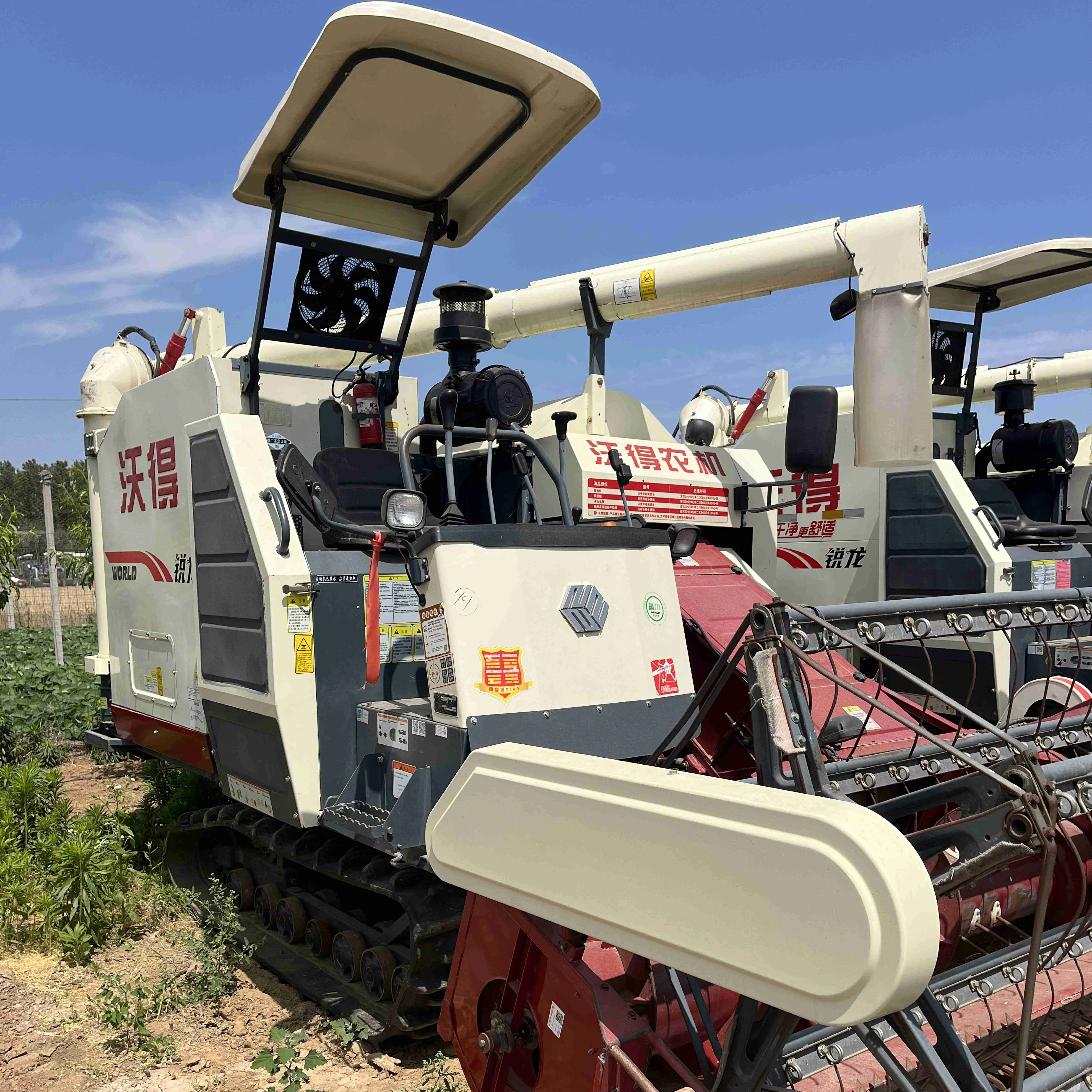 World 102hp 4lz-6.0p Blé Riz Moissonneuse-batteuse À Vendre World Harvester Machine 102 Hp 2200 Largeur de travail 1 Rangées 2700rpm 130l