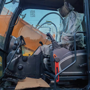 Excavatrice Hyundai 220LC-9S d'occasion, 20 tonnes, hydraulique, chenille coréenne, performance fiable - Product Image 3