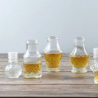 Mini-bouteilles de vin, bouteilles de sauce piquante, petits flacons à shot avec couvercle en verre, entonnoir à liquide pour un remplissage facile, idéal pour les fêtes
