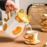 Ensemble de tasses à thé à café et à eau en céramique de conception de dessin animé de chat mignon avec une théière et des ensembles de 4 tasses et soucoupes