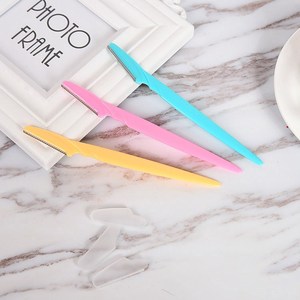 Rasoirs à sourcils multifonctionnels, outil d'exfoliation et de dermaplaning, <span class=keywords><strong>rasoir</strong></span> facial et façonneur de sourcils pour femmes et hommes avec capuchon - Product Image 2