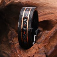 POYA Jewelry Fashion Bague en tungstène noir martelé incrusté de météorite et d'os de dinosaure de 8mm pour fiançailles de mariage ou cadeau