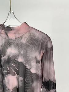 Chemisier <span class=keywords><strong>en</strong></span> maille tie-dye <span class=keywords><strong>rose</strong></span> et gris doux et épicé pour femme avec protection solaire <span class=keywords><strong>en</strong></span> <span class=keywords><strong>soie</strong></span> glacée transparente - Product Image 6