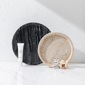 Plateau rond en travertin Interzonal, table basse contemporaine en marbre naturel, plateaux de décoration pour la maison - Product Image 2