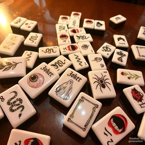 Juego de Mahjong Americano de Acrílico Estilo Oscuro de Halloween con Patrones de Boca de Demonio Serpiente, Origen Taixing, para Entretenimiento de <span class=keywords><strong>Ajedrez</strong></span> y Cartas - Product Image 3