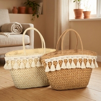 Sacs fourre-tout en paille à pompons pour femmes, design minimaliste esthétique simple, texture haut de gamme, polyvalents pour le quotidien, vente chaude